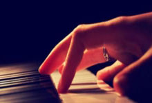 虎扑体育：NBA：勇士104-93雄鹿 巴特勒24分8板10助攻.